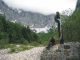 Spodn tetina severn stny Triglavu s pamtnkem zyhynulch alpinist