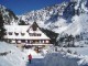 To to je Horsk hotel Popradsk pleso a za nm Zlomiskov dolina